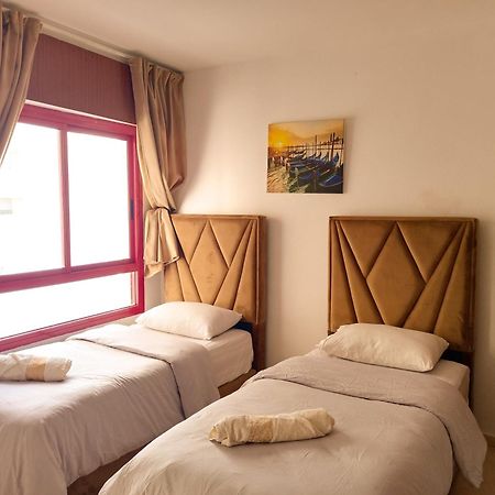 Amazing Appartement " Avec Climatisation " Au Centre Ville En Face Hilton & Gare Train De Tgv De Tanger 2N 탕헤르 외부 사진