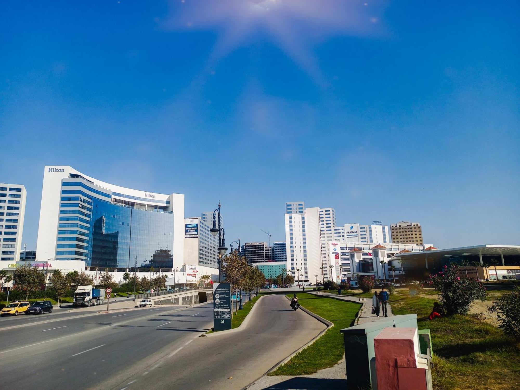 Amazing Appartement " Avec Climatisation " Au Centre Ville En Face Hilton & Gare Train De Tgv De Tanger 2N 탕헤르 외부 사진