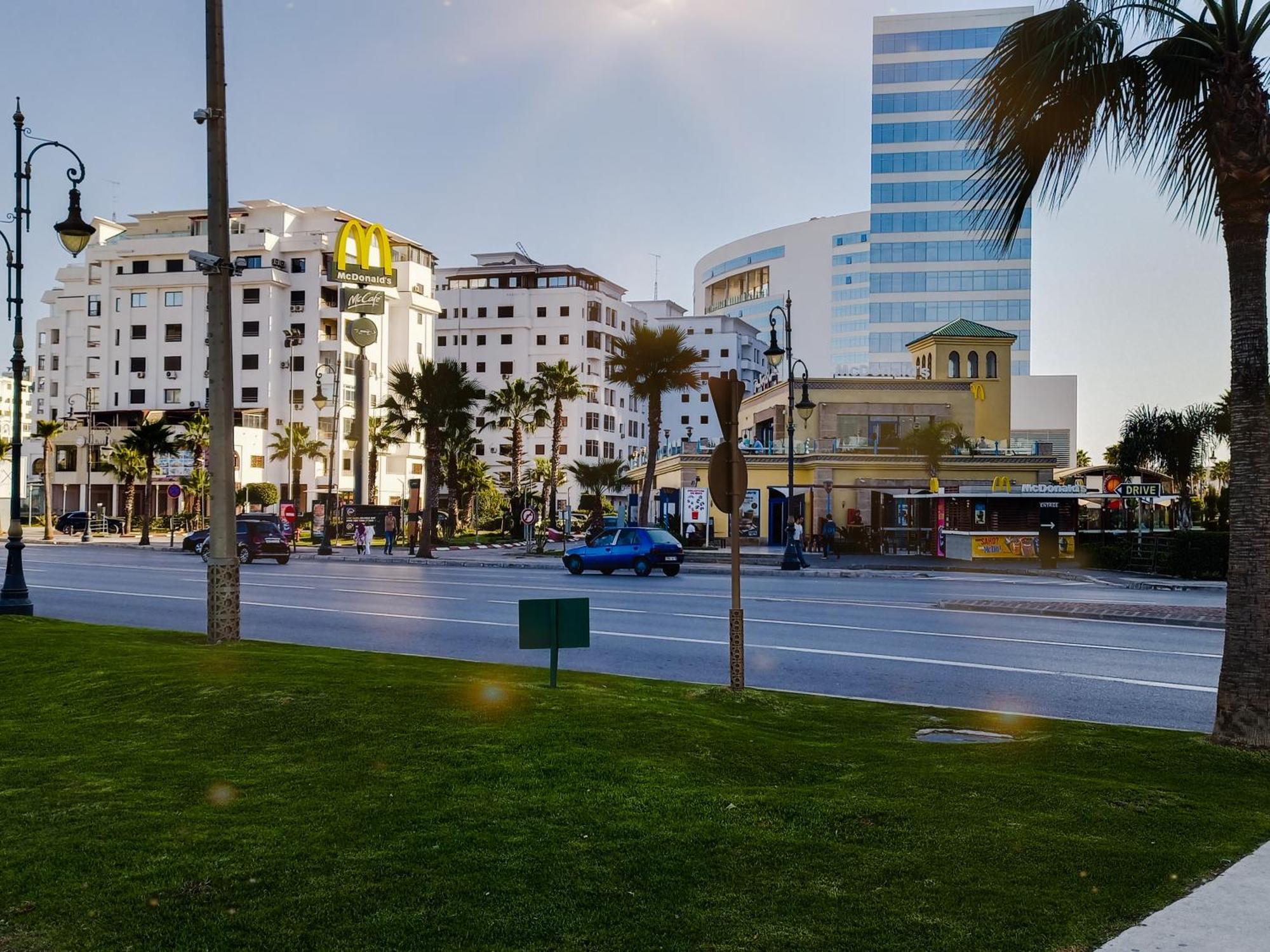 Amazing Appartement " Avec Climatisation " Au Centre Ville En Face Hilton & Gare Train De Tgv De Tanger 2N 탕헤르 외부 사진