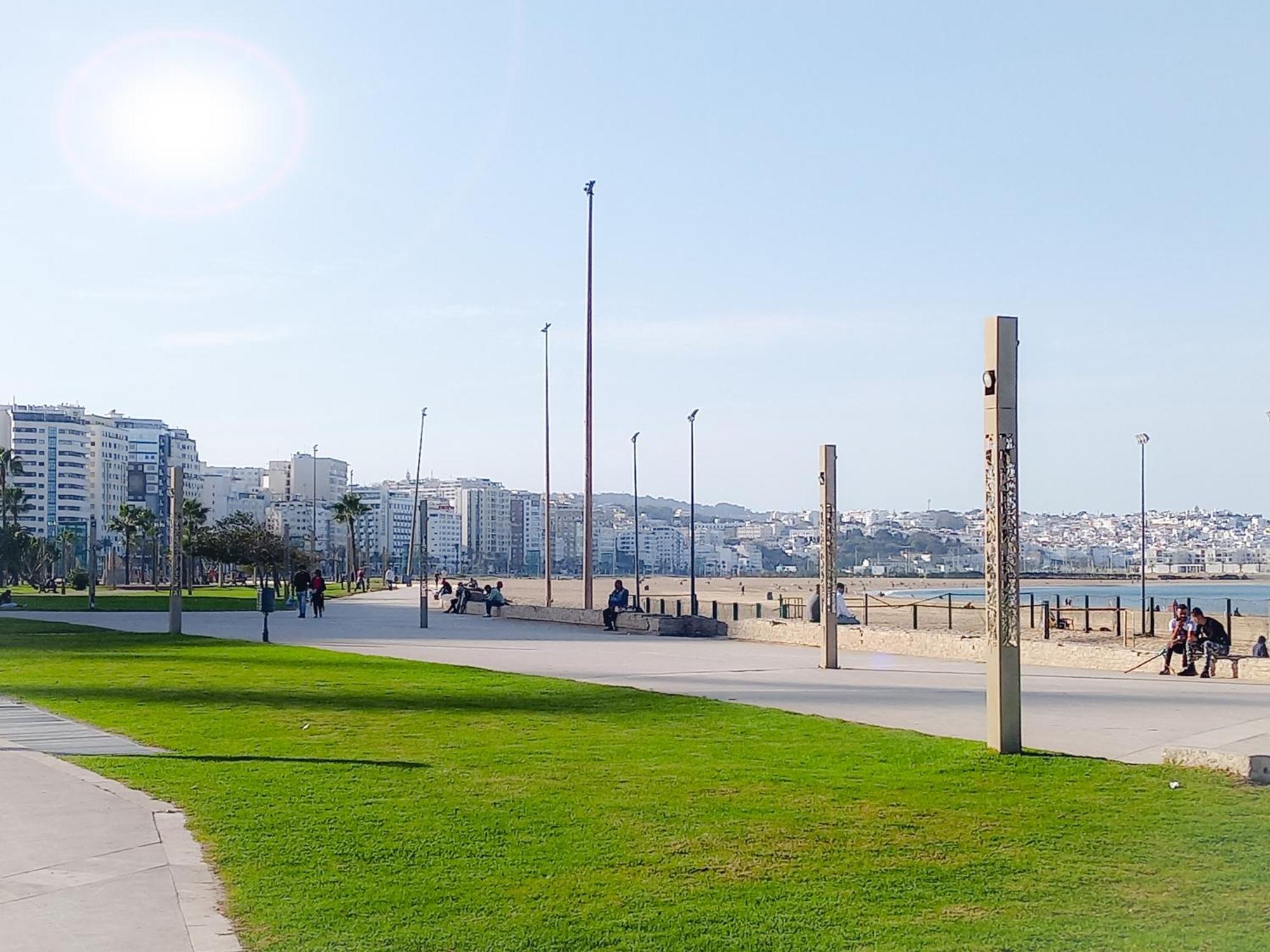 Amazing Appartement " Avec Climatisation " Au Centre Ville En Face Hilton & Gare Train De Tgv De Tanger 2N 탕헤르 외부 사진